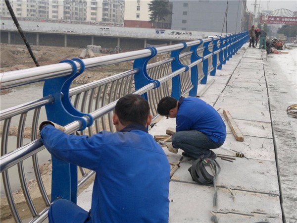 郴州不锈钢桥梁护栏除锈维护的重要性及其方法